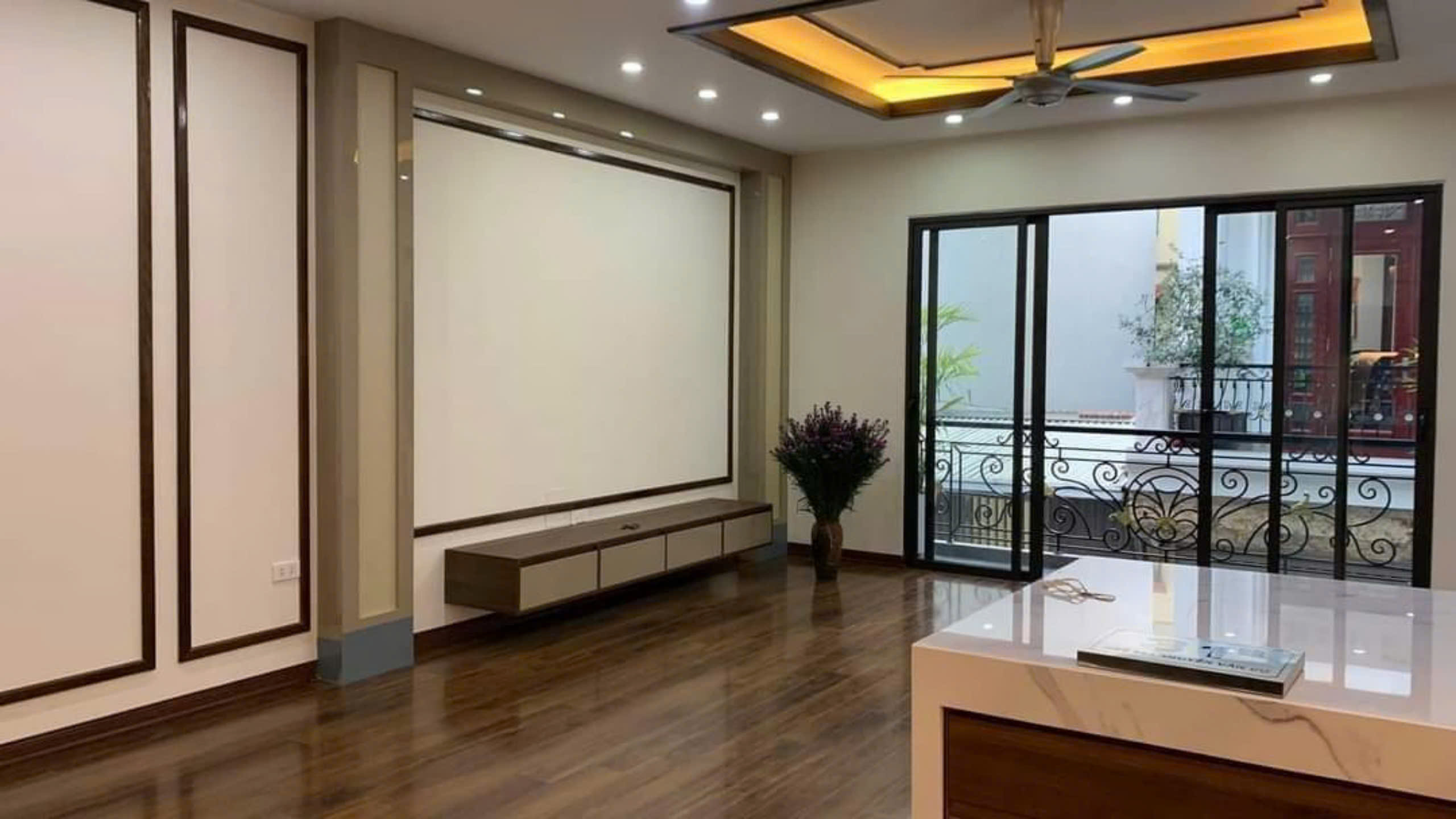 Bán nhà đường Bình Minh, Đan Phượng. Sổ riêng 6 tầng thang máy, mặt đường Ôtô Kinh doanh