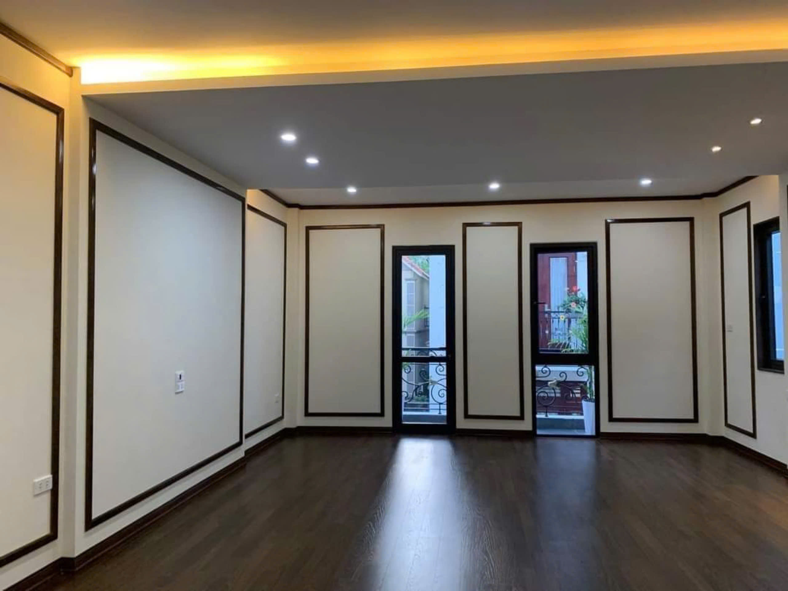 Bán nhà đường Bình Minh, Đan Phượng. Sổ riêng 6 tầng thang máy, mặt đường Ôtô Kinh doanh