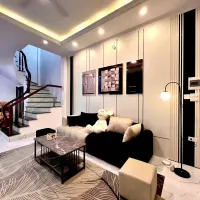 NGUYỄN VĂN LINH – LONG BIÊN  30m² – 5 TẦNG – Ô TÔ QUA NHÀ