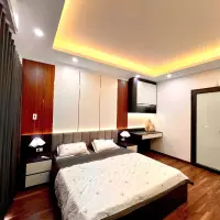 NGUYỄN VĂN LINH – LONG BIÊN  30m² – 5 TẦNG – Ô TÔ QUA NHÀ